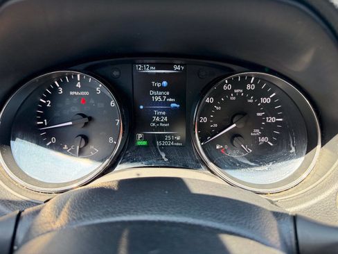Used 2017 Nissan Rogue SV AWD/4WD image 15