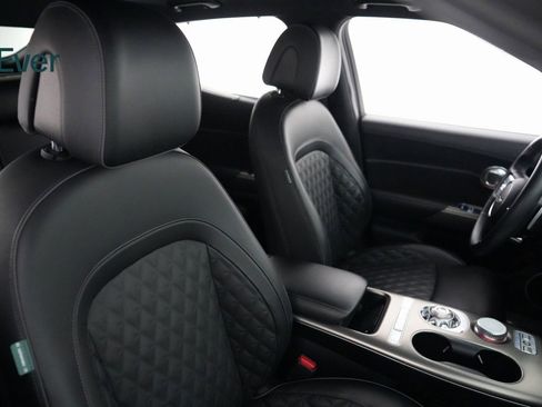 Used 2023 Genesis GV60 Performance image 8