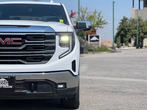 Used 2022 GMC Sierra 1500 SLT AWD/4WD image 11