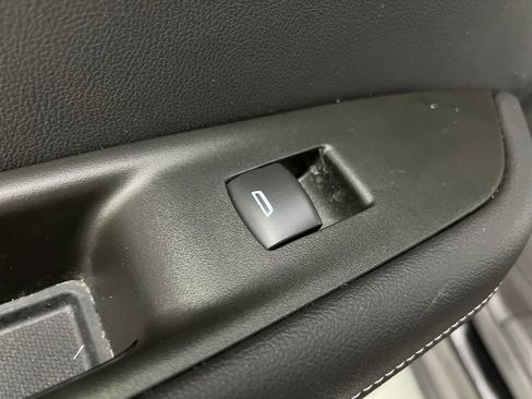 Used 2025 Chevrolet Blazer LT FWD image 16
