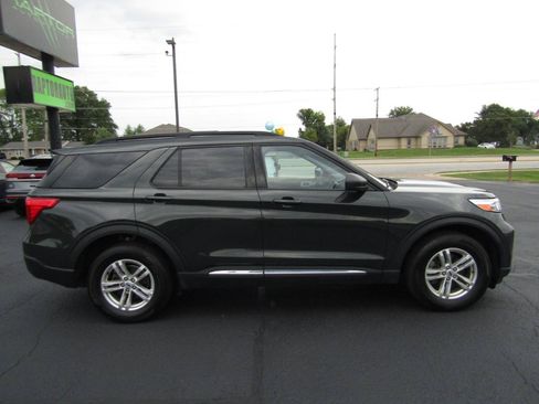 Used 2023 Ford Explorer XLT w/ Equipment Group 202A AWD/4WD image 10