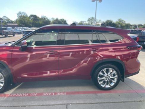 Used 2026 Toyota Highlander Limited AWD/4WD image 17