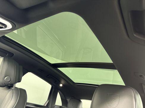 Certified 2025 Porsche Macan image 16