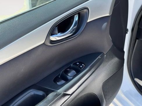 Used 2016 Nissan Sentra S FWD image 10