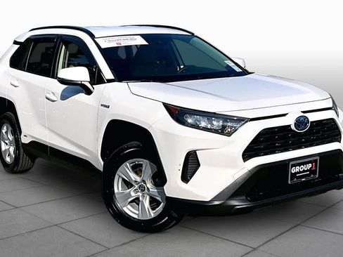 Used 2019 Toyota RAV4 LE w/ Carpet Mat Package AWD/4WD image 3
