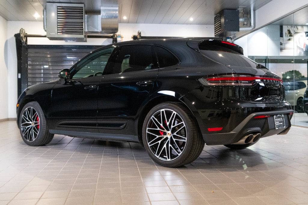 Certified 2023 Porsche Macan S AWD/4WD image 3