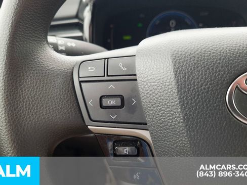 Used 2025 Toyota Camry LE image 28