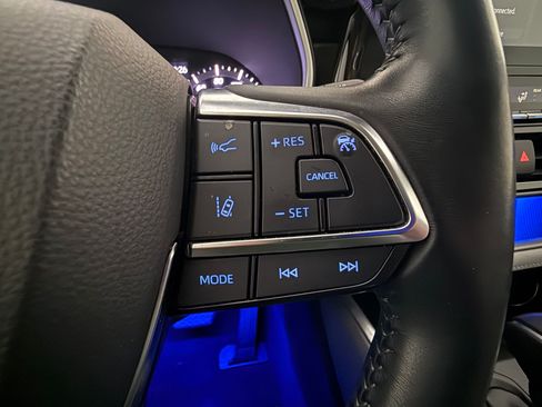 Used 2021 Toyota Highlander XLE FWD image 16