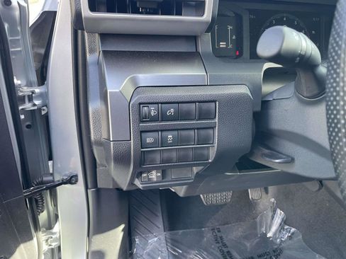 Used 2025 Toyota Tacoma SR5 AWD/4WD image 25