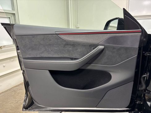Used 2026 Tesla Model Y AWD image 12