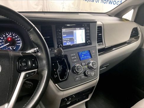 Certified 2020 Toyota Sienna XLE Premium AWD/4WD image 25