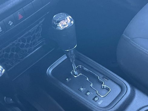 Used 2018 Jeep Wrangler Unlimited Sport S image 17