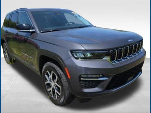 Used 2023 Jeep Grand Cherokee Limited AWD/4WD image 1