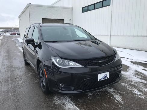 Used 2018 Chrysler Pacifica Touring-L w/ Premium Audio Group image 1