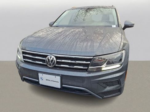 Used 2021 Volkswagen Tiguan SE w/ Panoramic Sunroof Package AWD/4WD image 2