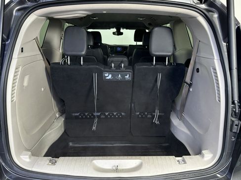 Used 2017 Chrysler Pacifica Touring-L image 17