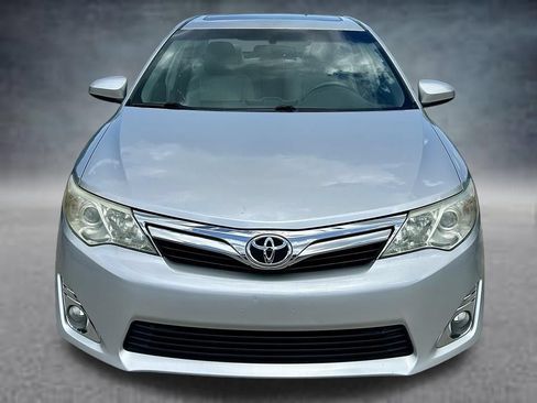 Used 2014 Toyota Camry XLE w/ Leather Package FWD image 2