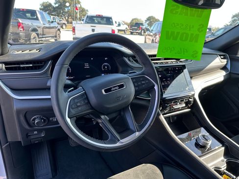 Used 2024 Jeep Grand Cherokee Altitude AWD/4WD image 20