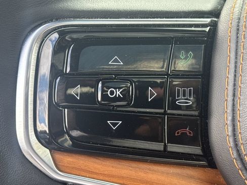 Used 2023 Jeep Grand Wagoneer Series III AWD/4WD image 27