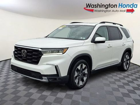 Certified 2023 Honda Pilot Touring image 3