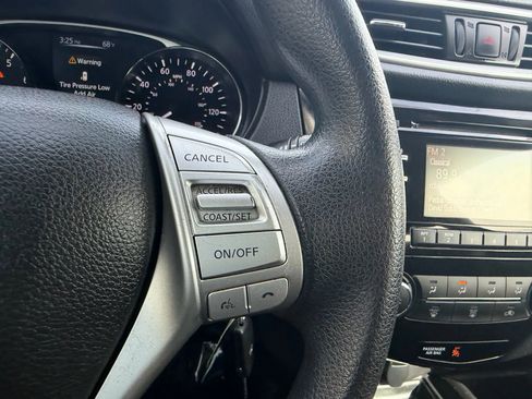 Used 2016 Nissan Rogue S FWD image 17