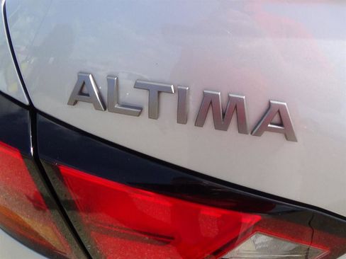 Used 2024 Nissan Altima 2.5 SV image 8