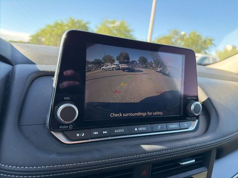 Used 2025 Nissan Rogue SV image 12