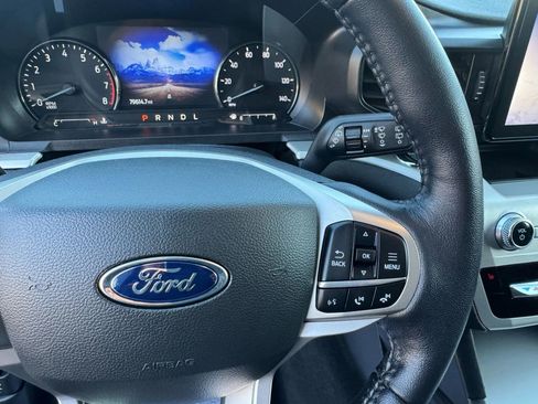 Used 2022 Ford Explorer XLT image 18