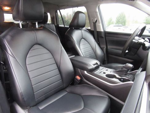 Certified 2022 Toyota Highlander XLE image 20