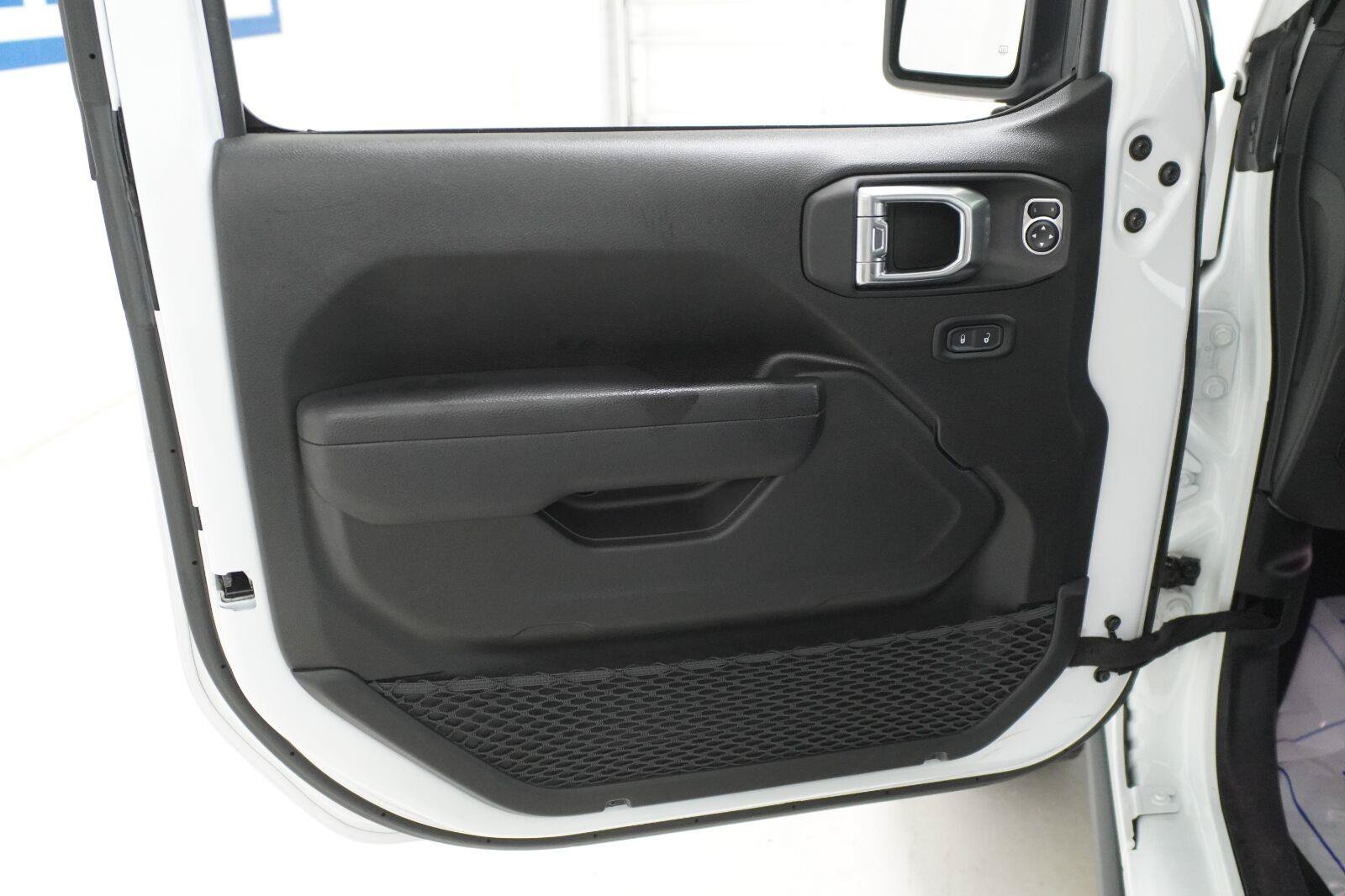 Used 2026 Jeep Gladiator Mojave AWD/4WD image 21