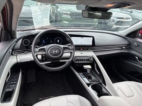Used 2025 Hyundai Elantra Limited FWD image 11