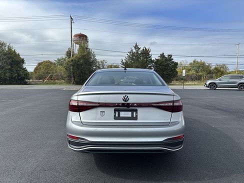 New 2025 Volkswagen Jetta SE image 7
