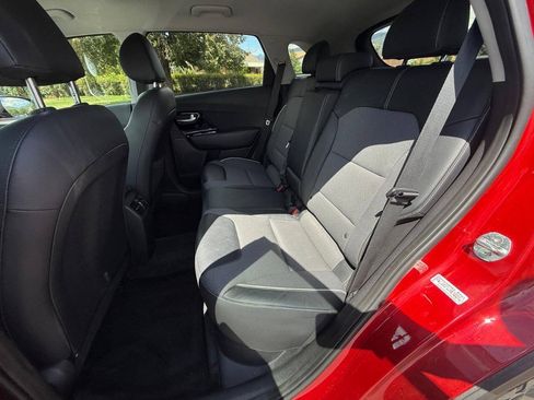 Used 2020 Kia Niro EX w/ Cold Weather Package FWD image 11