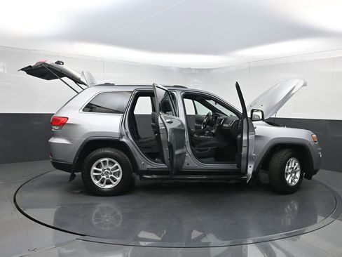 Used 2018 Jeep Grand Cherokee Laredo image 31