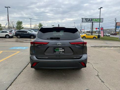 Used 2021 Toyota Highlander XLE AWD/4WD image 10