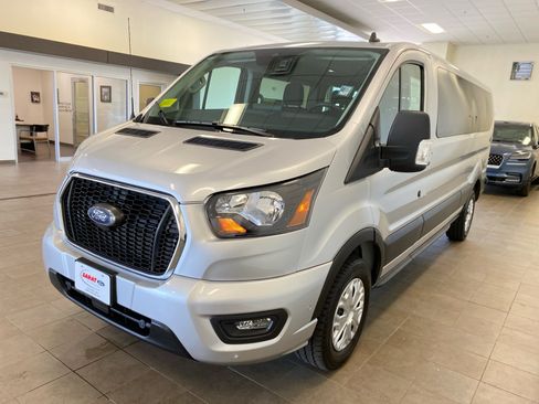 Used 2023 Ford Transit 350 XLT RWD image 4