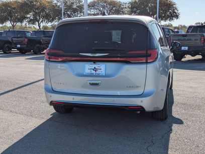 New 2026 Chrysler Pacifica Limited