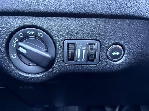 Used 2019 Dodge Charger SXT RWD image 22