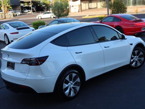 Used 2021 Tesla Model Y Long Range AWD/4WD image 18