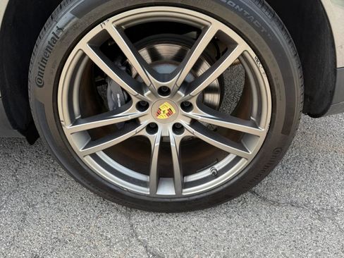 Used 2021 Porsche Cayenne AWD/4WD image 10