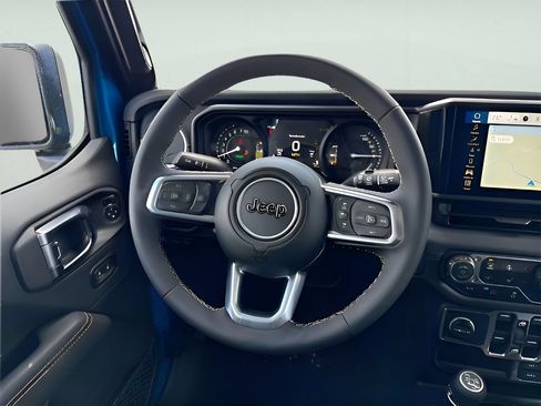 New 2025 Jeep Wrangler Unlimited Sahara AWD/4WD image 28