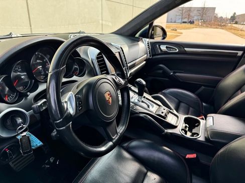 Used 2014 Porsche Cayenne Turbo S image 17