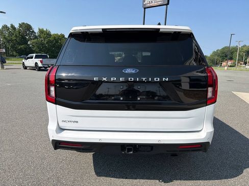 Used 2025 Ford Expedition Active AWD/4WD image 8