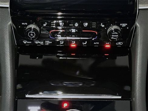 New 2025 Jeep Grand Cherokee Limited w/ Luxury Tech Group II image 27