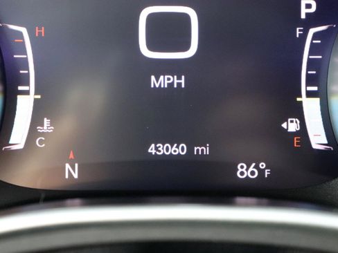 Used 2024 Chrysler Pacifica Touring-L FWD image 33