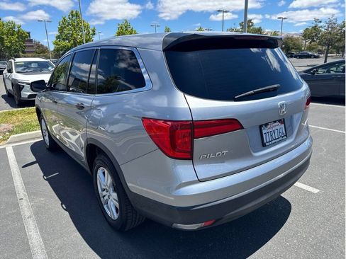 Used 2016 Honda Pilot LX image 5