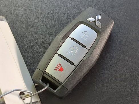 Used 2025 Mitsubishi Outlander ES image 29