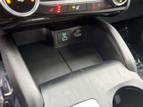 Used 2022 Ford Escape SE w/ SE Sport Appearance Package image 25