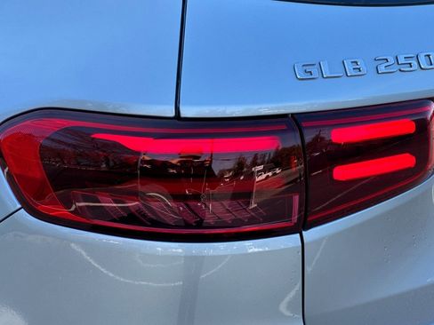 Used 2026 Mercedes-Benz GLB 250 image 12