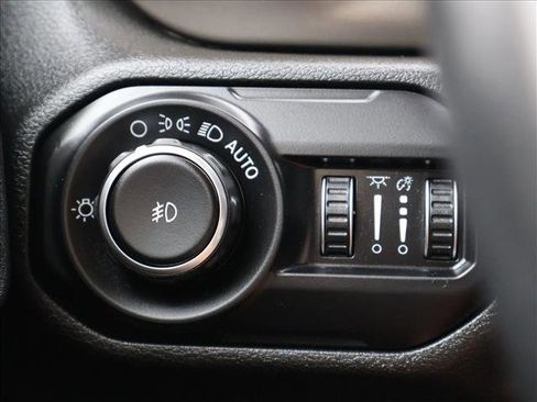 Used 2018 Jeep Wrangler Sport AWD/4WD image 16